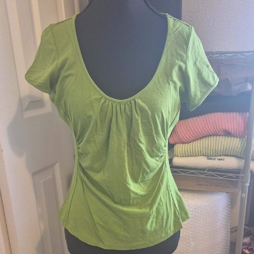 Scoop Neck Short Sleeve Tee - Green - Picture 2 of 4